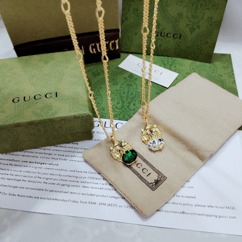 G*u*i necklaces